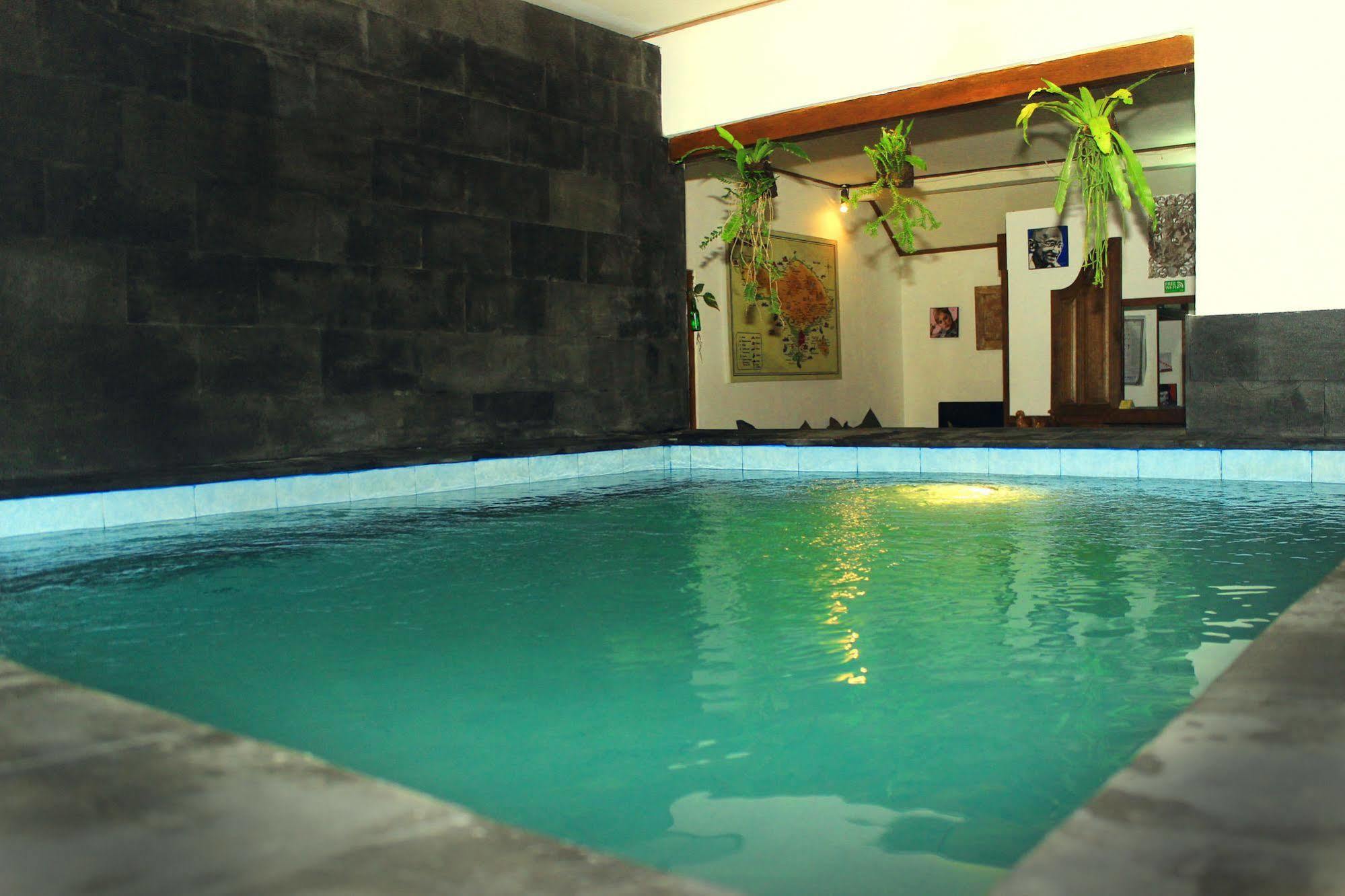 Ostello Friendly House Bali Ubud Esterno foto