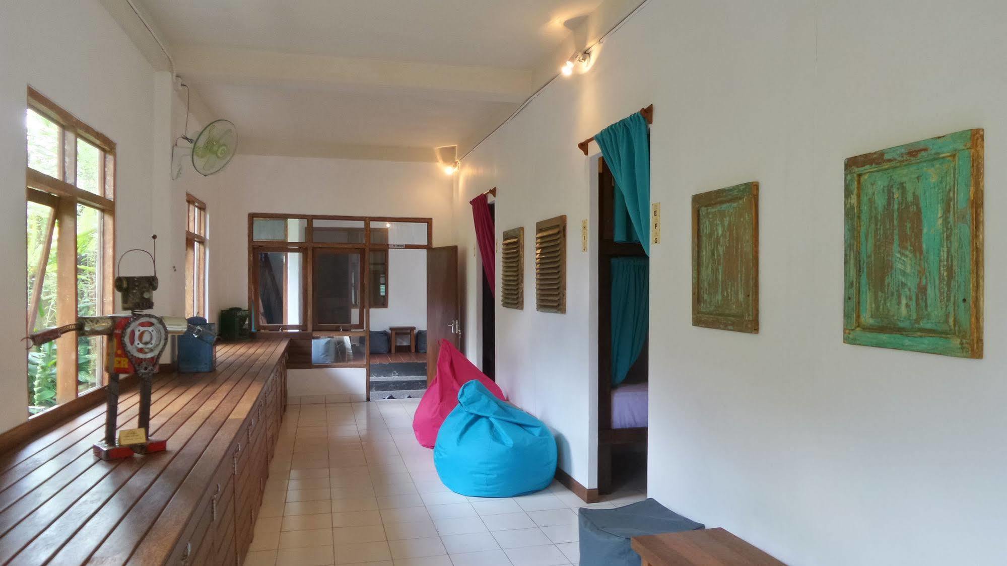 Ostello Friendly House Bali Ubud Esterno foto