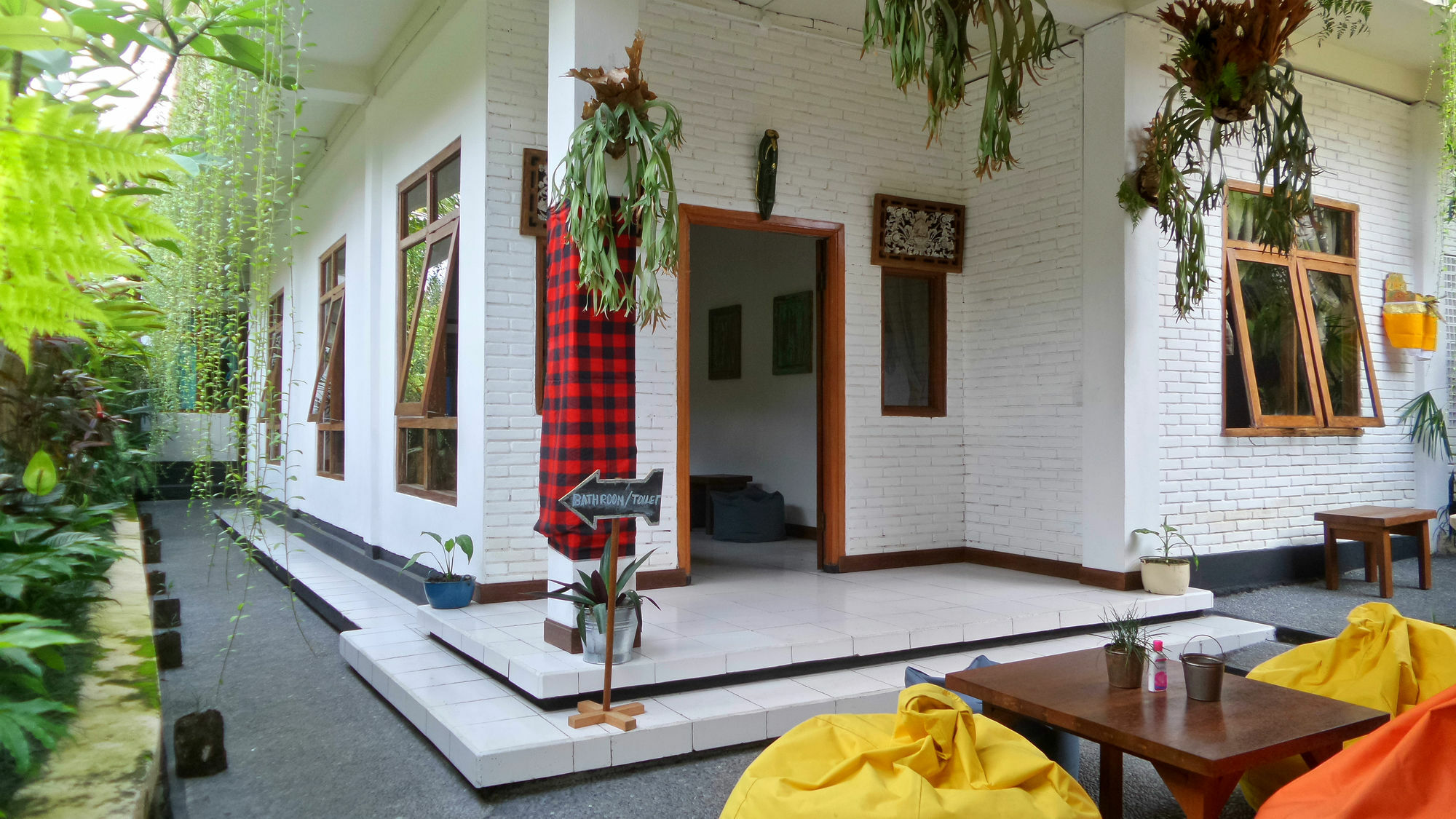 Ostello Friendly House Bali Ubud Esterno foto